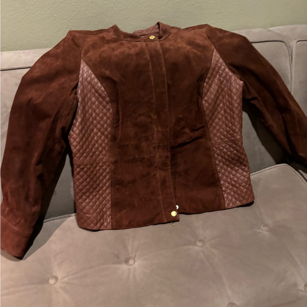 Beautiful Isaac mizrahi leather/suede coat great with jeans or dressy - Picture 4 of 4